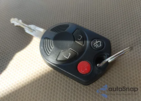 2009 Ford Escape Limited z USA, uszkodzony, nr VIN 1FMCU94G49KD00621